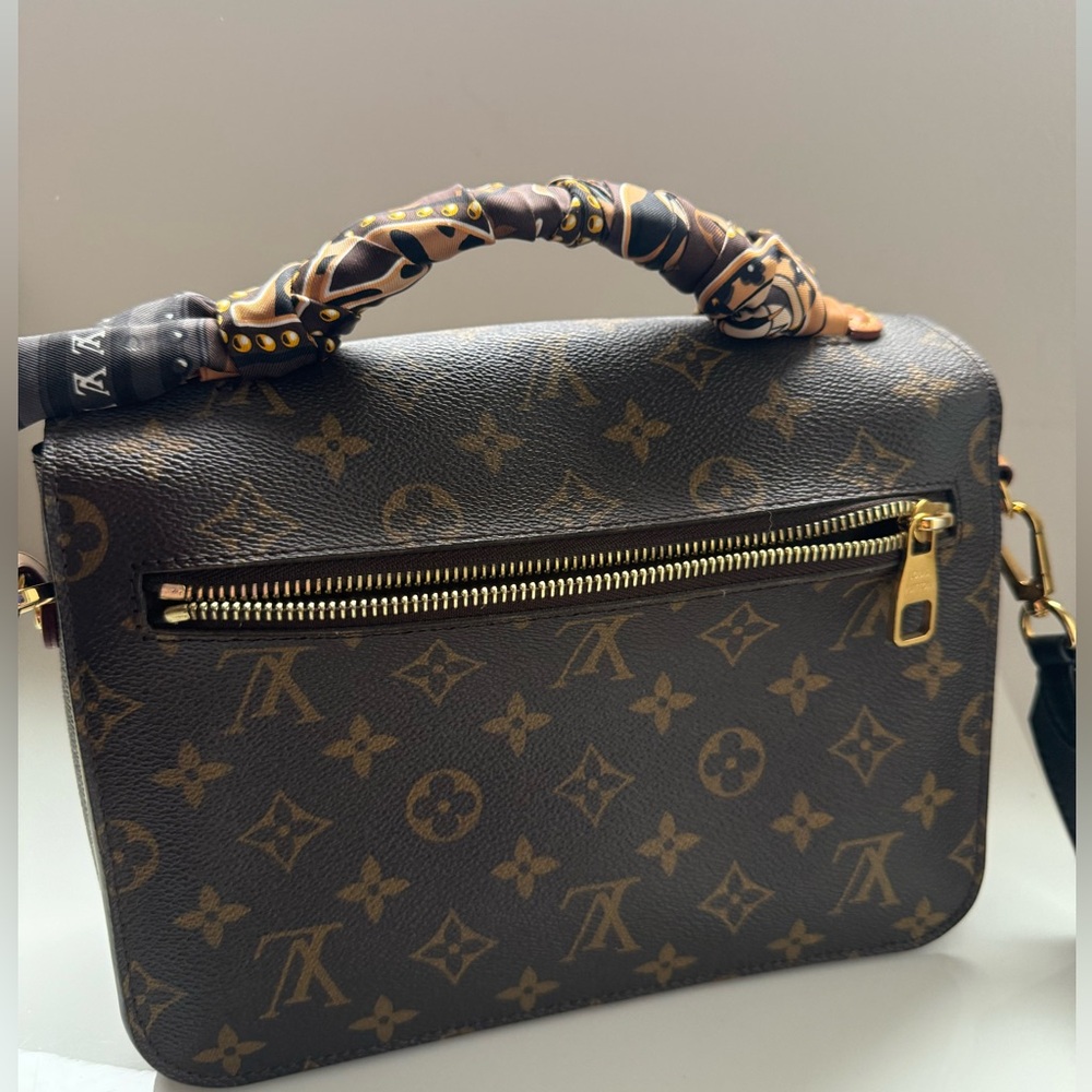 Louis Vuitton Brown Monogram Handbag - Picture 6 of 6